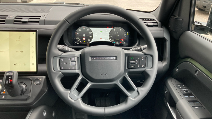 Land Rover Defender 3.0 D250 X-Dynamic HSE 110 5dr Auto Diesel Estate - Image 15